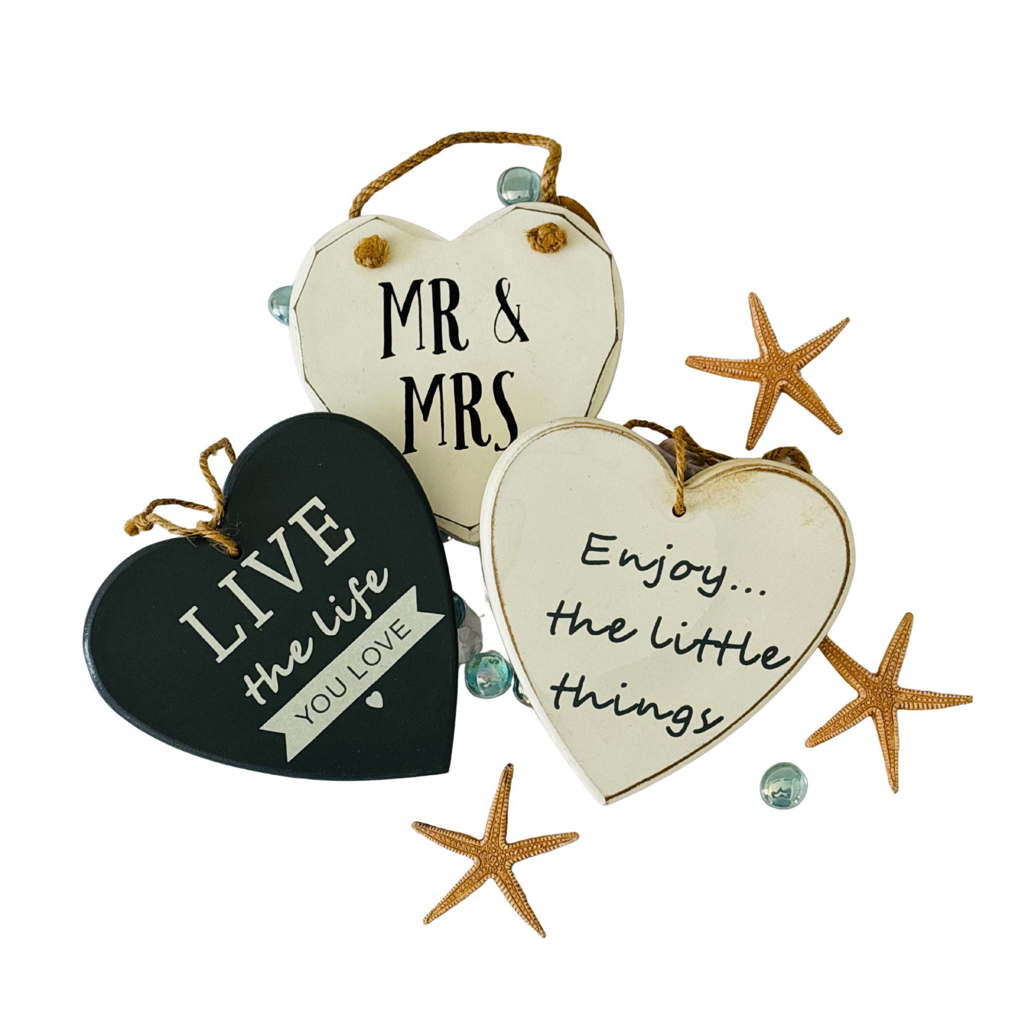 Set of 3 heart-shaped wooden hanging signs with inspirational quotes – MR & MRS, Live the life you love, Enjoy the little things